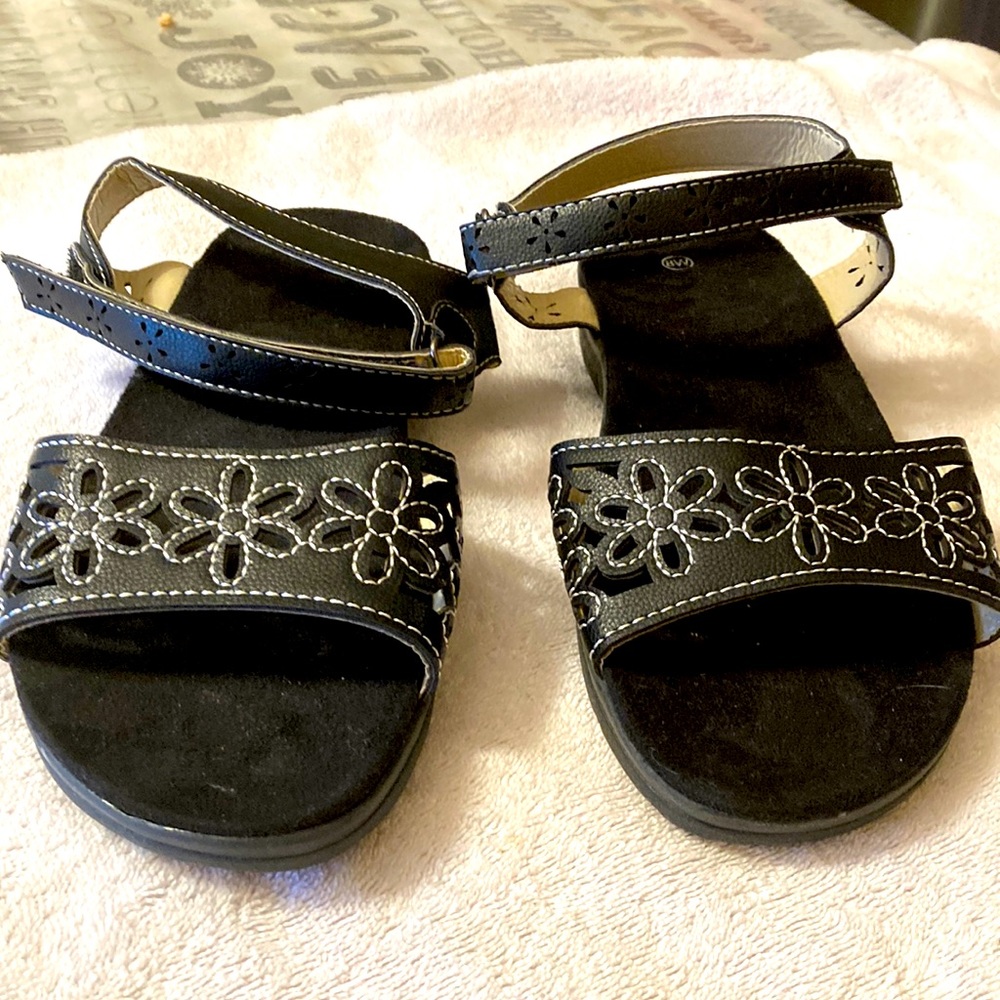 sandals slides on faux leather Sz 8W wrap around ankle black floral embroidered